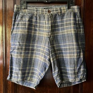 Banana Republic Men’s Plaid linen shorts. Size 32